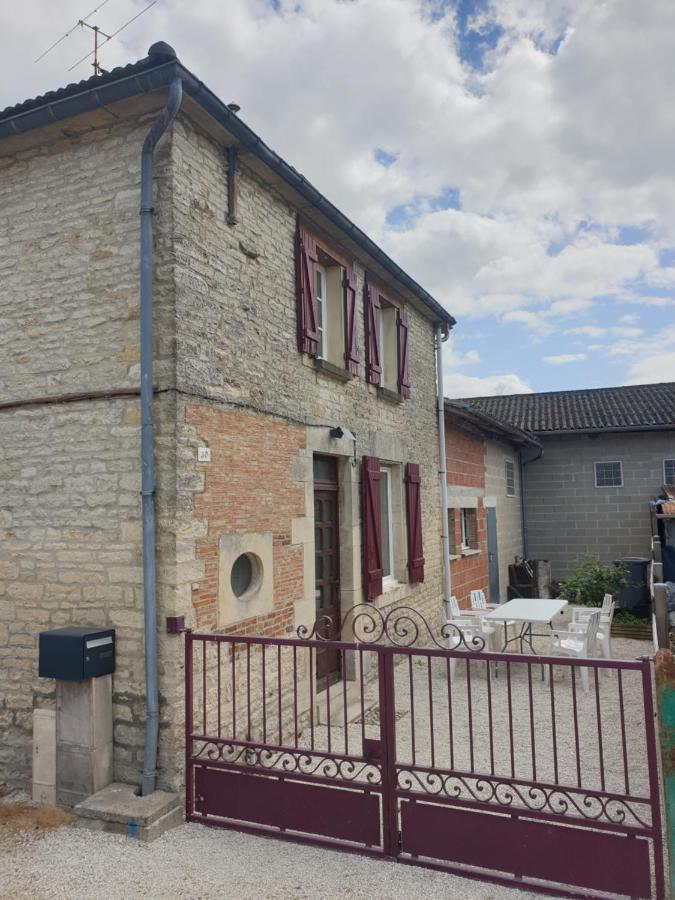 Chaleureuse maison au coeur d'un joli village Dienville Extérieur photo